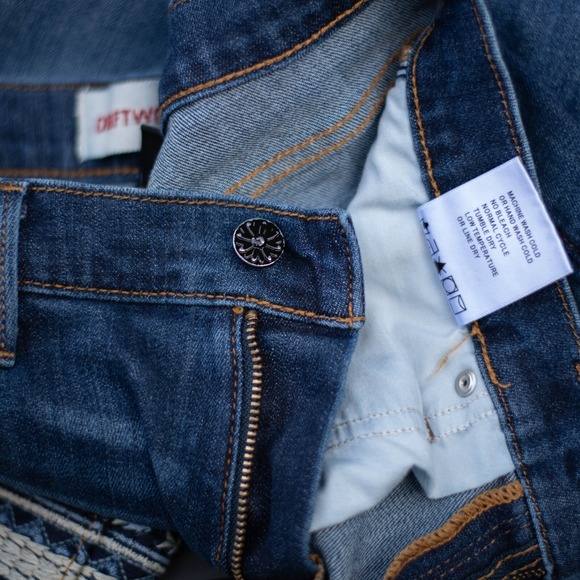 Driftwood  Colette Jeans Womens 28 Cropped Embroidered Bottom Blue Stretch Boho - Picture 10 of 10